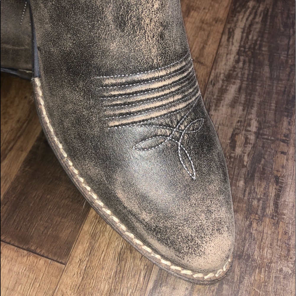 NWT Boots ❤️